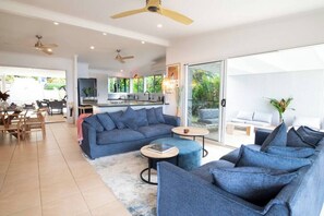 TV, stereo, offices - Tide Pool Ocean Front (South Mission Beach)