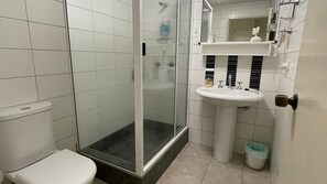 Shower, towels - Liana 4 Beach Lovers All at your finger tips (Mission Beach)