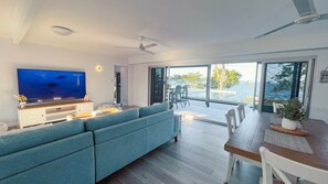 Smart TV - Bella Luna Beach Front Full house (South Mission Beach)