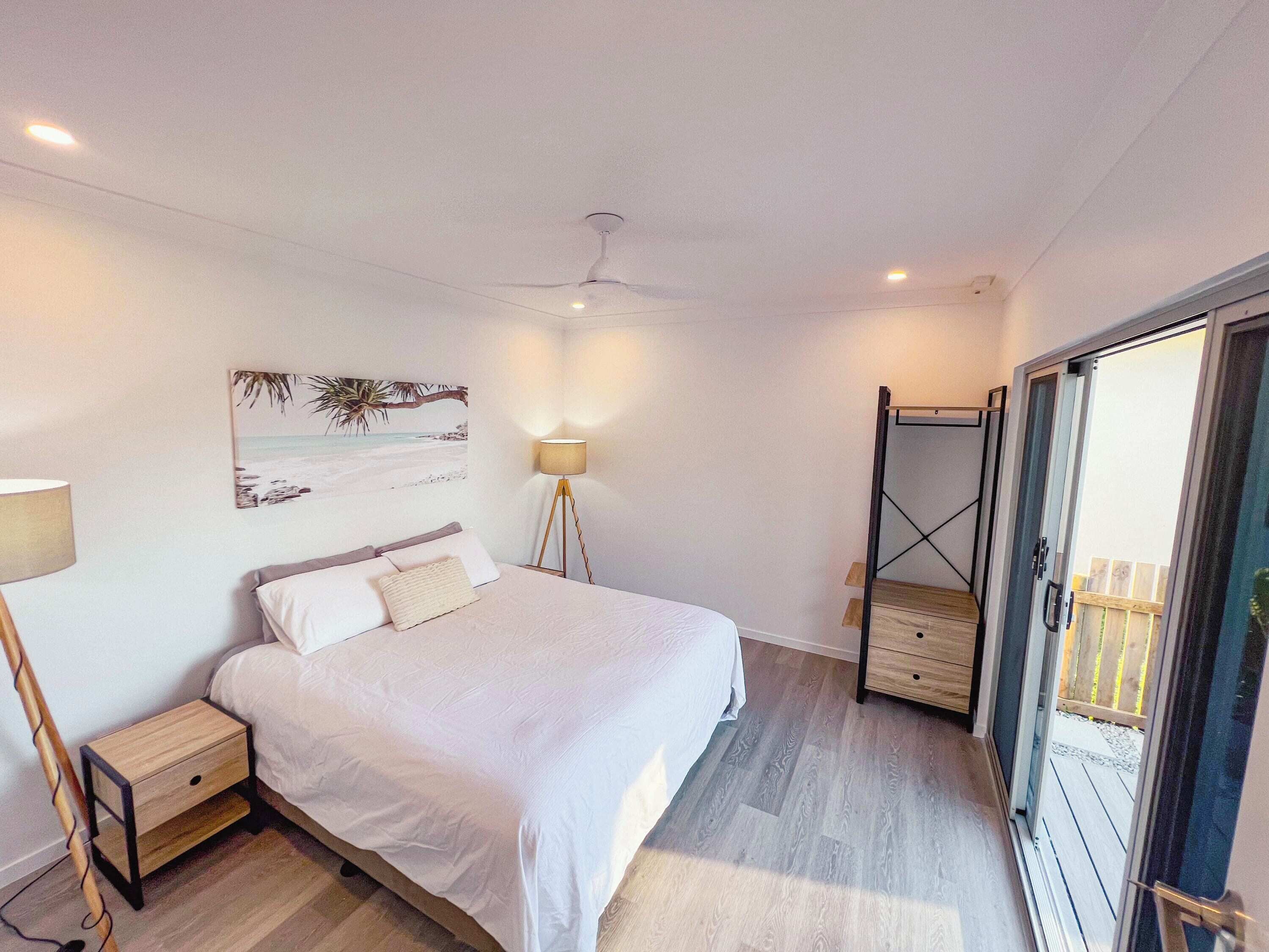 4 habitaciones, tabla de planchar con plancha, wifi y ropa de cama 