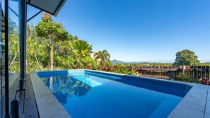 Pool - The Rise Dunk Island views and ocean breeze (Mission Beach)