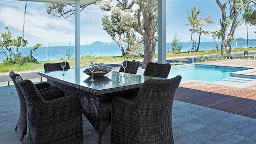 Solace Dream Beachfront Escape