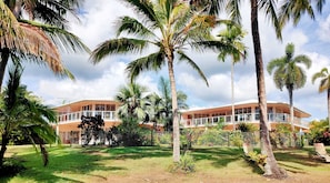 Exterior - Beaches Apt 2 Beachfront (Wongaling Beach)