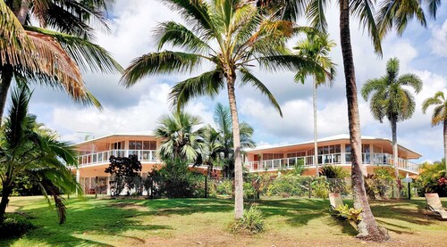 Beaches Apt 2 Beachfront