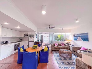 Interior - Beaches Apt 2 Beachfront (Wongaling Beach)