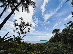 On the beach - BHA 4- Beachfront Bliss ! (Mission Beach)