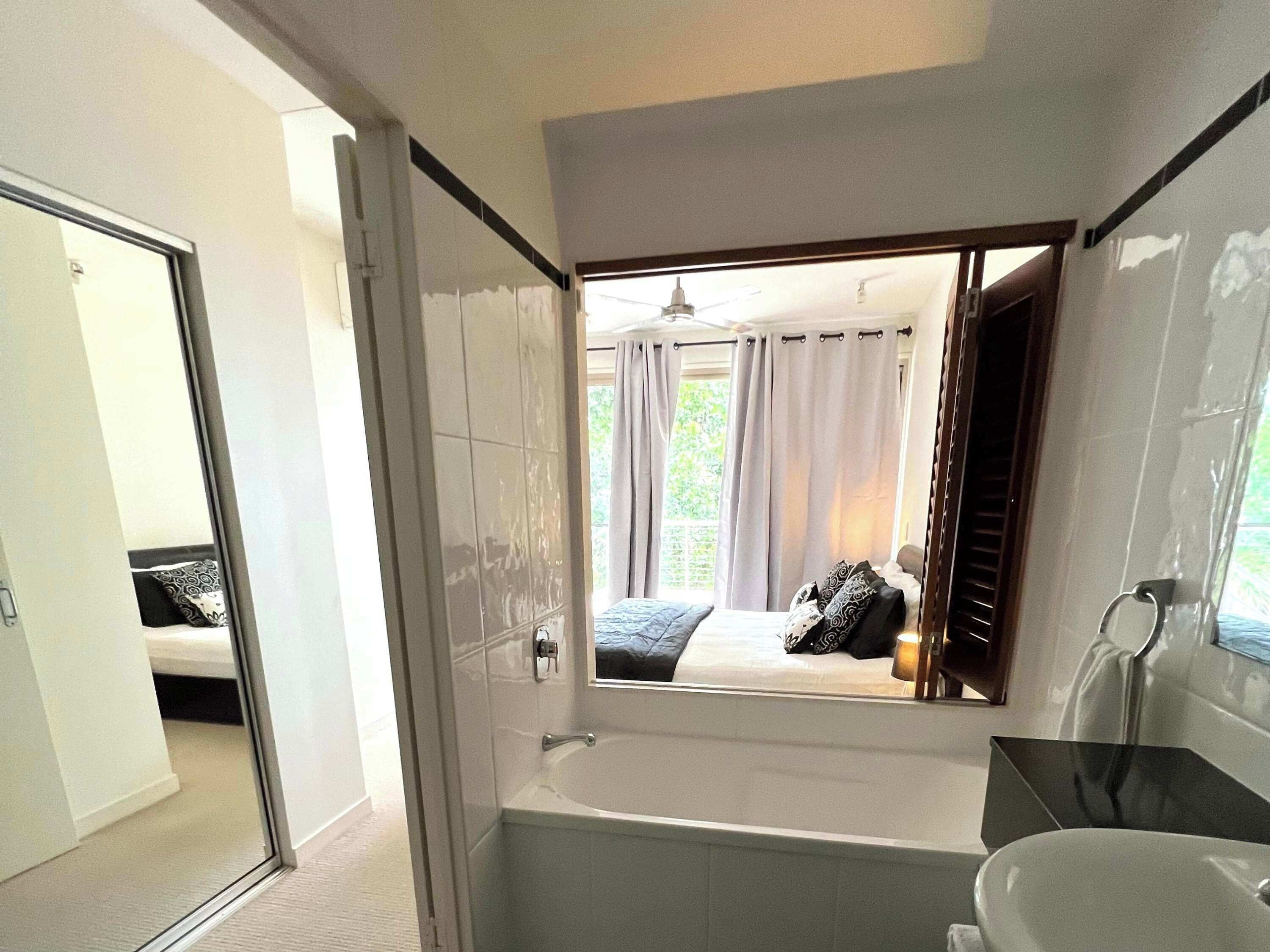 3 bedrooms, iron/ironing board, bed sheets