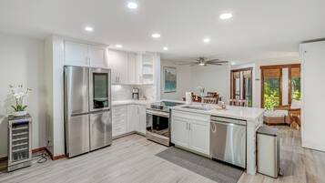 KĂŒhlschrank, Mikrowelle, Ofen, Herdplatte