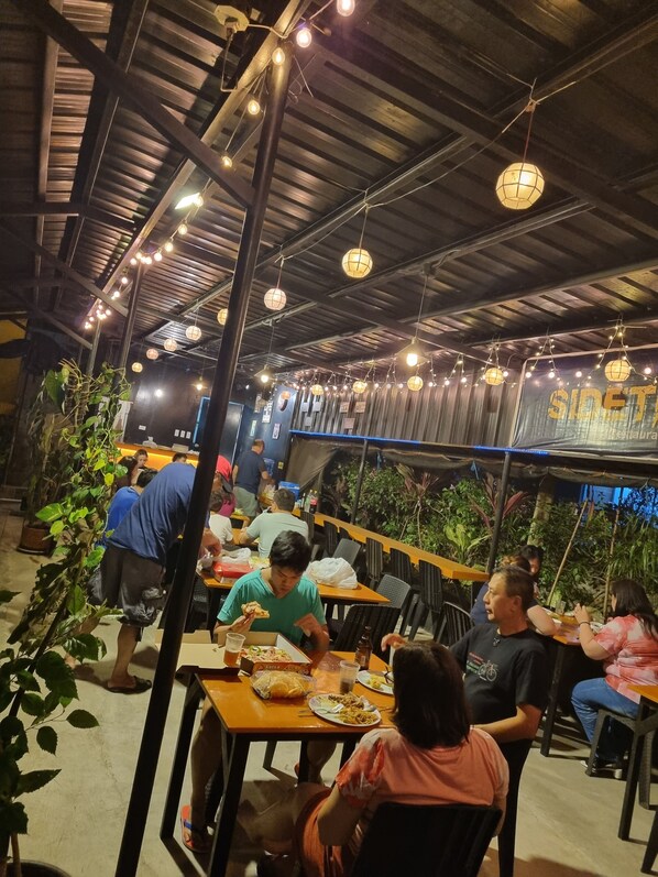 Restaurant - Laurien's Apartelle (Tagaytay)