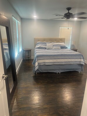 3 عدّة غرف نوم وسرير سفر وواي فاي مجانًا وملاءات أسرّة