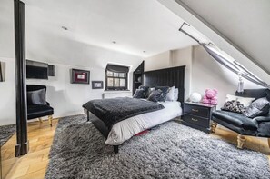 1 bedroom, iron/ironing board, WiFi, bed sheets - 2 Bed Flat - Sleeps 4 - Balcony - Wifi (London)
