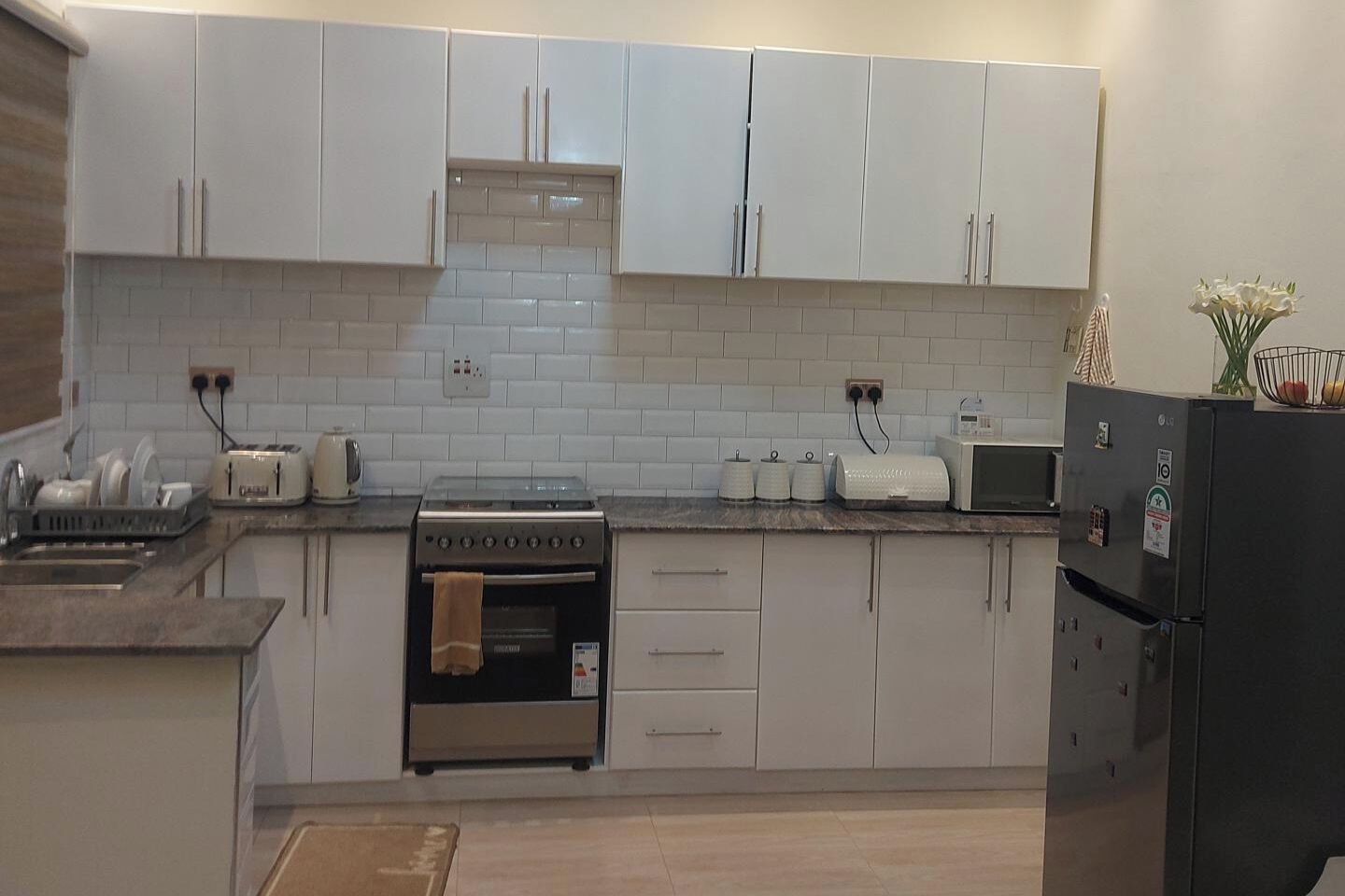 Kühlschrank, Mikrowelle, Ofen, Herdplatte