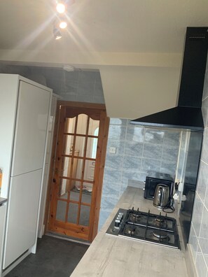 Fridge, microwave, stovetop