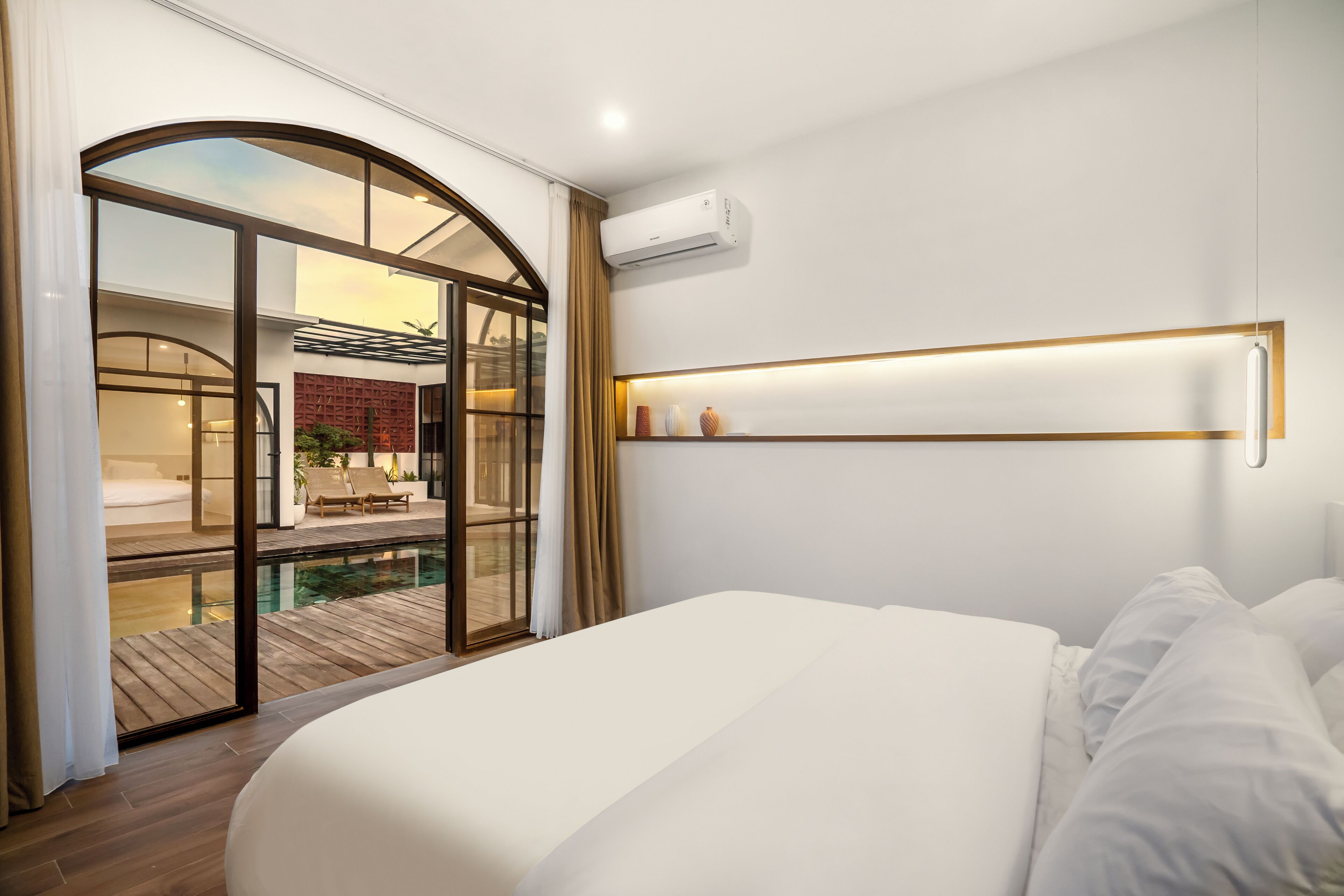 3 bedrooms, premium bedding, in-room safe, desk