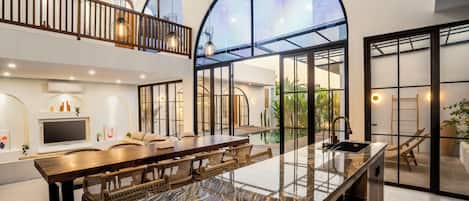 Vila luxo, 3 quartos, piscina particular, vista para a piscina | Sala de jantar