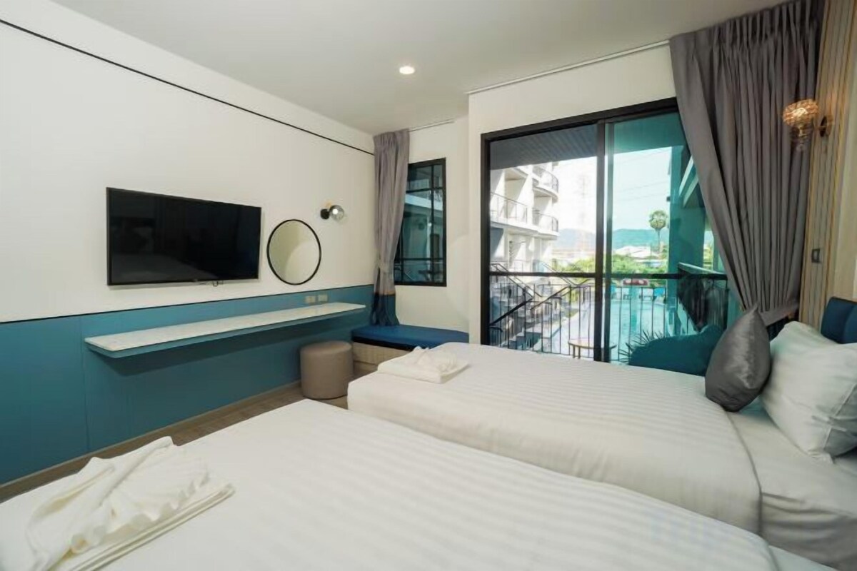 Cortinas opacas, wifi gratis, ropa de cama
