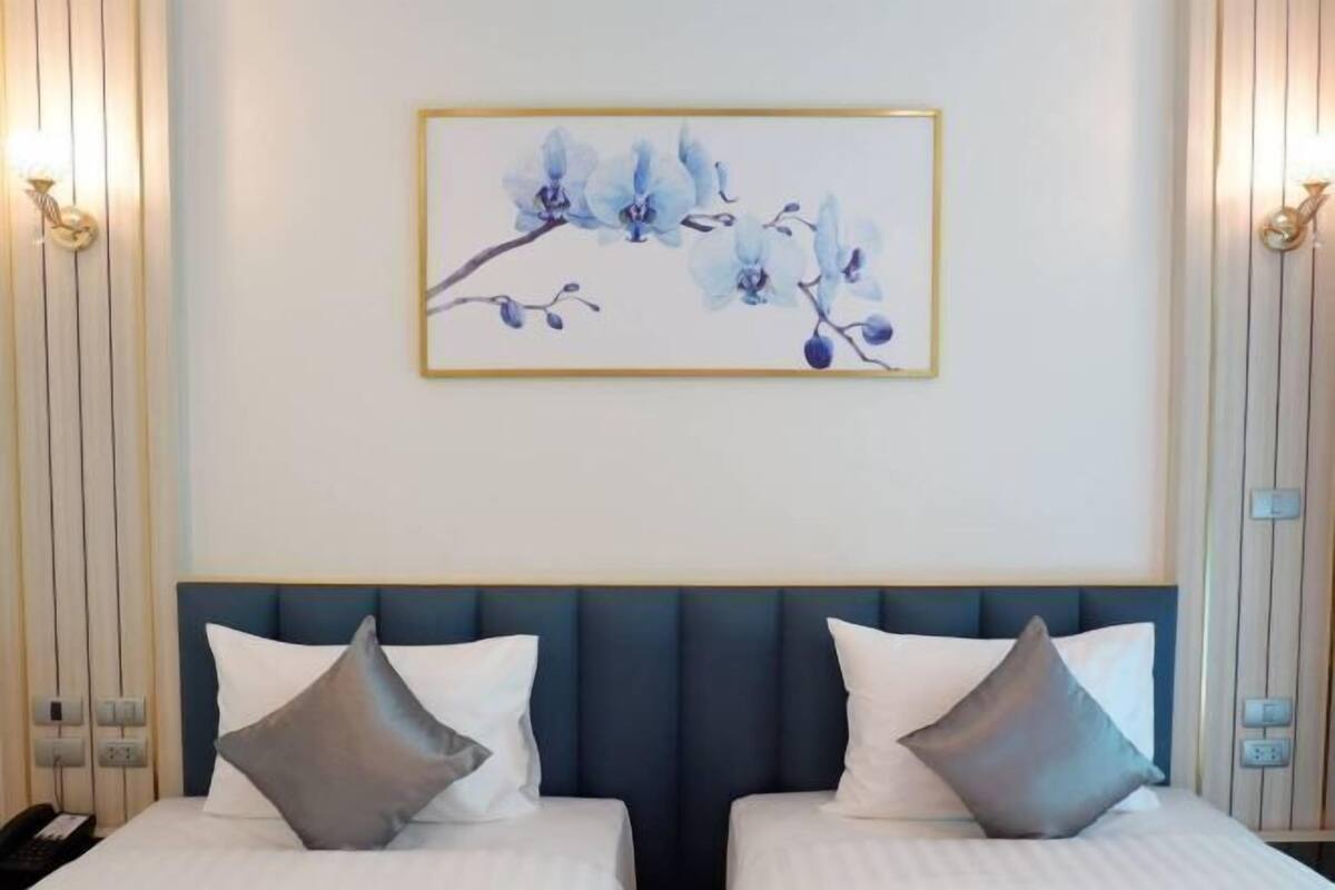 Blackout drapes, WiFi (free), bed sheets