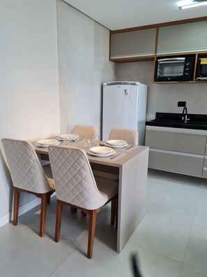 Dining - 1 Dorm, Pode Usar o Lazer, 100m da Praia (Vila Caiçara Praia Grande)
