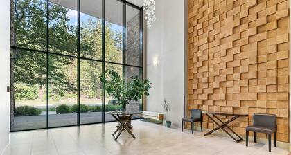 Lakeview condo on Mara Lake with Pool, Boat Slip and Gym