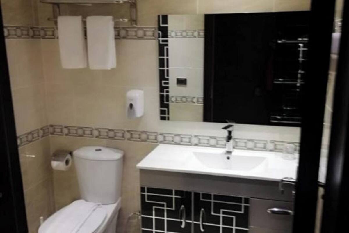 Family Room | Bathroom