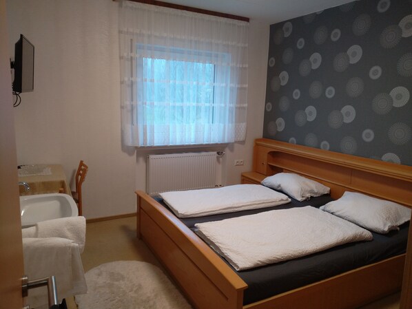 4 bedrooms, in-room safe, travel cot, free WiFi