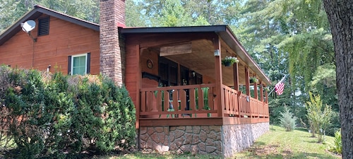 Lil' Ranch: Smoke-free, Pet-free rental, 2 mi to downtown. Easy to find/ access.