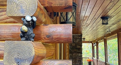 Cabin log home w view, hot tub, game room. Community pool 4 bedroom Sleeps 10-12