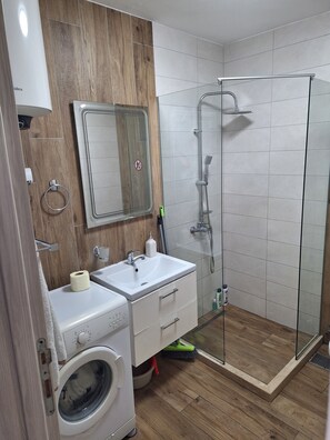 Shower, hair dryer, towels, soap - Ulcinj entire place 50 m2 with beautiful seaview (Ulcinj)