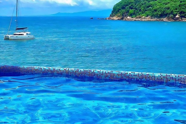 Outdoor pool, pool loungers