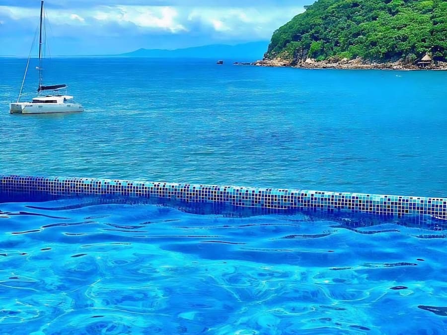 Outdoor pool, pool loungers