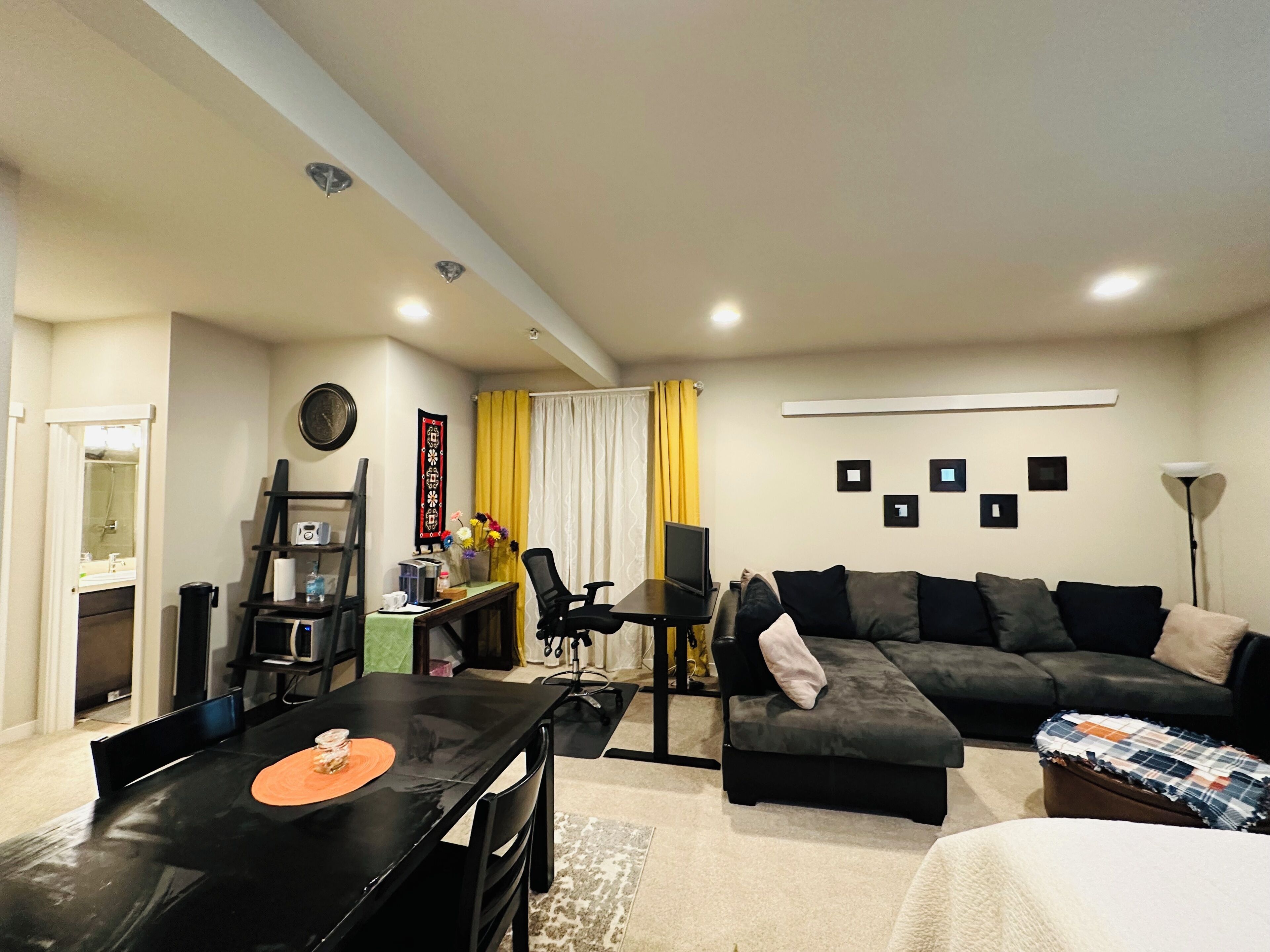 Lakefront retreat guest suite