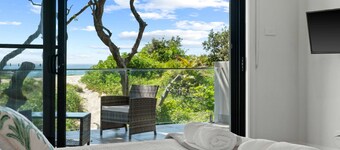 Sea & Sun Beach House-Absolute Beach Front