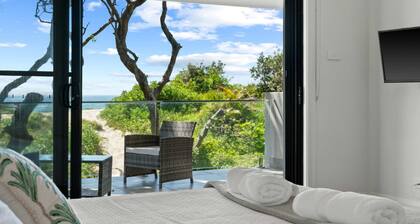 Sea & Sun Beach House-Absolute Beach Front