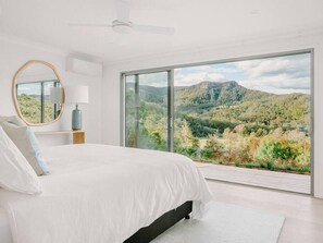 5 bedrooms, iron/ironing board, travel crib, WiFi - 'Rea Rea Lodge' - Kangaroo Valley (Barrengarry)