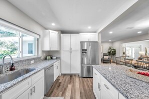 Fridge, microwave, oven, stovetop - 4BD, 3BA + Heated POOL + HOT TUB + Game Room—5 mi to Beach--Sleeps 12 (Largo)
