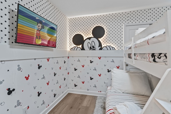 5 bedrooms, desk, iron/ironing board, travel cot