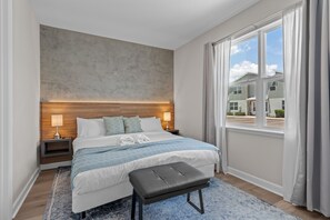 5 bedrooms, desk, iron/ironing board, travel crib