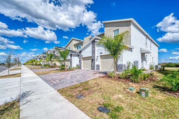 Exterior - Chic Golf-View Condo - Simply Amazing (Four Corners)