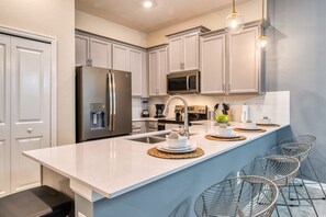 Fridge, microwave, oven, stovetop - Chic Golf-View Condo - Simply Amazing (Four Corners)