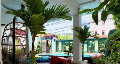 THE PLACE Hostel & Pool Bar