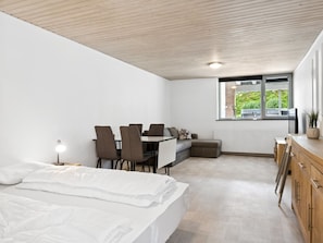 12 bedrooms, WiFi
