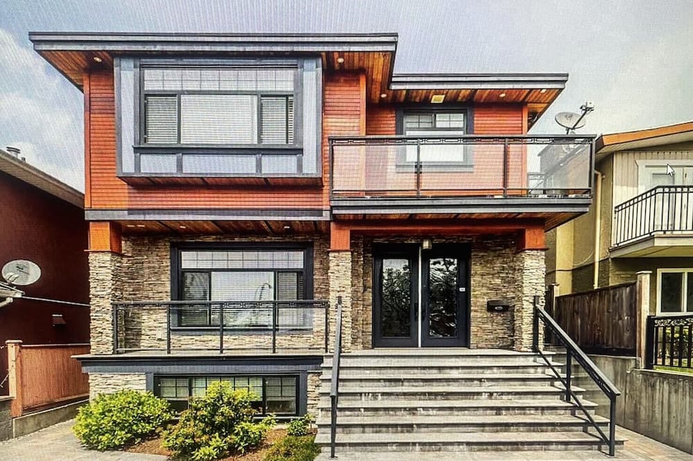 Jennifers House