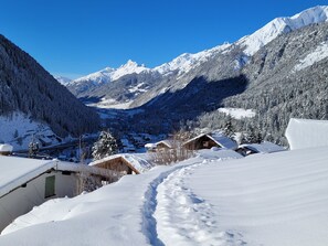 A snow-covered mountain landscape with a clear sky. - Lieblingsplatz by Interhome (Flirsch)