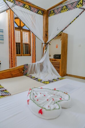 デラックス ダブルルーム | デスク、ノートパソコン用作業スペース、WiFi (無料)、ベッドシーツ