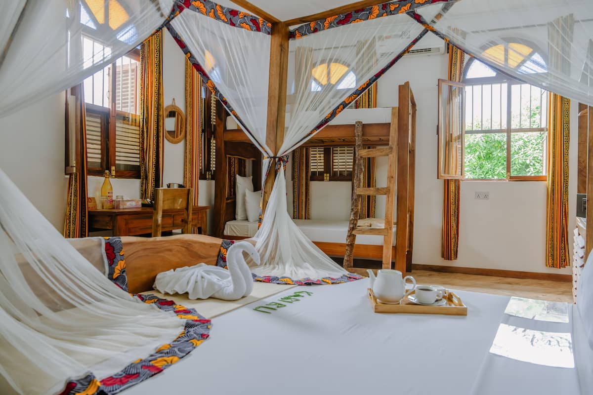 Family Quadruple Room | Desk, laptop workspace, free WiFi, bed sheets