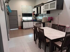 Dining - 3 minutes to Pantai Pelindung and nearest to all viral places at Kuantan! (Kuantan)