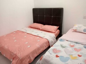 3 bedrooms, iron/ironing board, bed sheets - 3 minutes to Pantai Pelindung and nearest to all viral places at Kuantan! (Kuantan)