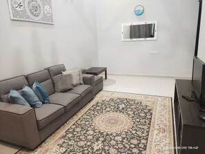 Living area - 3 minutes to Pantai Pelindung and nearest to all viral places at Kuantan! (Kuantan)