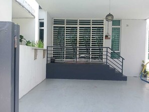 Exterior detail - 3 minutes to Pantai Pelindung and nearest to all viral places at Kuantan! (Kuantan)