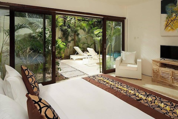 Standard Villa | In-room safe, iron/ironing board, WiFi (free)